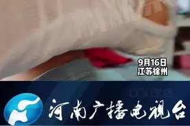 懂事的女孩，当得知父亲受伤后趴在妈妈身上哭泣...#懂事的孩子 #泪目 #父女情视频封面