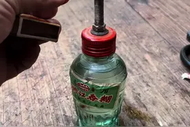 用过这科煤油灯的，都当爷爷奶奶了吧。 #忘不了的童年味道 #回忆70年代的农村生活 #纯朴的年代  #607080的回忆视频封面