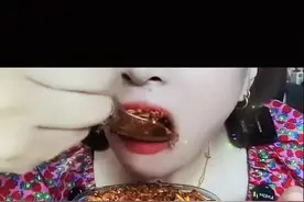 丈母娘酱3送一，3送四，拍2件再打9折，送蚕豆片，苦荞，泰香米，送好啊油，油泼辣子，或香米肉松酱，趁如此划算特惠价，宝们别错过咯，口感超赞，少油少盐老香了，百吃不厌，好吃过瘾，越吃越爱，又酥又脆，拌凉菜，拌面条，当零食都好吃，香脆可口，百搭都好吃，回购率口碑挺好的一款好吃酱，值得品尝#好吃不贵经济实惠 #越嚼越香吃完还想吃 #真材实料才能做出好味道 #美食不可挡#这家店回头客超多
