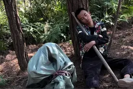 机智的小女孩临危不惧遇险自救 #教科书式自救 #社会百态 #我的乡村生活 #剧情演绎请勿模仿 #农村搞笑段子视频封面