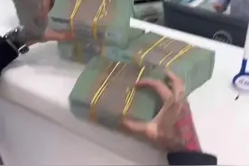 别看它面额大，一张等于140多软妹币。#越南视频封面