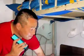 老师每天坚持深夜查房，确定每个孩子睡了才放心，老师对孩子负责，不只是在学习上，更是在生活上，这样的老师能不爱！网友：这像不像父母深夜跑进你的房间，为你盖被子的情景？视频封面