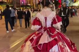 女生街边偶遇精致洛丽塔小姐姐 勇敢上前询问 你永远可以相信"LO圈"严选 网友:一生爱要链接的中国女人 #洛丽塔女孩视频封面