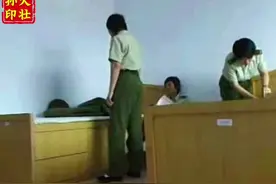 当女班长遇到刺头女兵该擦出啥用的火花？#女班长#女兵入伍#带兵#青春一去不复返我们已不再年轻视频封面