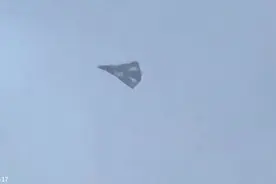 旱地拔葱，横滚漂移，歼36最新试飞，展现六代机超强机动能力视频封面