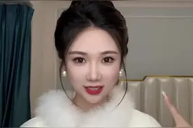 超显气质的盘发教程来了，过年穿皮草穿大衣就盘这个发型，简直就是富婆回村😂视频封面