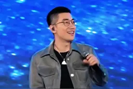 “关掉手机 管他谁是谁 " #远走高飞#金志文#中国好声音#前奏响抬起多少人的回忆视频封面