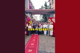 在亲友的祝福中爸妈的小棉袄出嫁了，农村爸妈给了30万的陪嫁， 大熊来接亲，我们一起走出婚房的那一刻才意识到自己真的长大了，出嫁了…到现在还不能形容自己的心情#结婚 #出嫁 #接亲视频封面