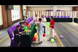 这次同学聚会会场的布置，得以大家自发性参与，简而精细