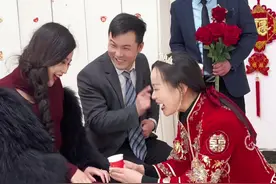 新婚当天新娘给公婆敬茶， 新娘的小嘴也太甜了吧.. #情感共鸣
