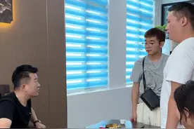 黄总小舅子克扣实习生血汗钱，黄总狠狠教训小舅子一顿，替员工讨回公道！#员工管理 #大学生 #正能量