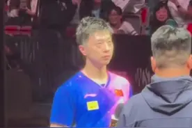 谁能相信这是35岁的马龙的状态？马龙4:0梁靖崑晋级决赛，赛后第一时间为老师秦指导送上生日祝福，这样的龙队谁能不爱呢？#wtt中国大满贯 #马龙 #秦志戬视频封面