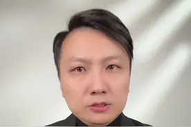 再说穿衣自由，大姐怒斥的背后 #南京景区回应女子穿和服拍照 #抖音热评视频封面