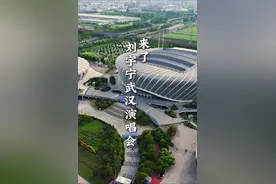 六年等待，一朝官宣！终于等到#刘宇宁巡演官宣 ！从街头唱到万人舞台，他一路的故事都写进了歌里。这一次，武一定要去现场听他唱歌！#刘宇宁 #演唱会现场 #武汉旅游攻略 #旅行推荐官