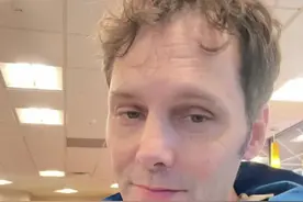 到波士顿的第一天，热拉最后还是在餐厅睡着了@马大哈夫妇 @澜儿姐  #外国女婿马大哈视频封面