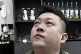 男人责任扛在肩上，方知不当家不知柴米贵！开着父亲没有的车，抽着比父亲好的烟，喝着父亲曾喝过的酒，却总是觉得扛不起父亲的那片天！#情感共鸣 #夫妻日常 #父母 #孝顺视频封面