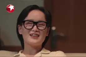 #智能眼镜会取代手机吗 Rokid Glasses智能眼镜专AR与AI技术完美融合，堪称 “超能力外挂”！它巧妙融合AR与AI，以语音输入形式，为视障人群重塑感知，代替眼睛“看”世界！科技改变生活，真不是说说而已！#未来中国AI季 #未来中国