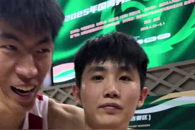 专访国青U19男篮球员李悦洲，他谈到自己的表现问题，打过CBA对于自己的帮助，目前曲导正在帮助其转型到纯一号位，三分球的命中率来自于千锤百炼的训练，希望自己能够留在最终的十二人大名单。#李悦洲 #浙江稠州金租男篮 #中国男篮 #国青U19男篮 #阿才说球视频封面