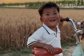 小小的你从出生开始一直在承受各种流言蜚语，你未来的路还很漫长，前路荆棘满布，没有可以依靠的人，会孤寂，会难过，会成长，叔叔希望你勇往直前，不畏艰难，披荆斩棘，开心过好以后的每一天！#新农人计划2025 #抖音记录农村生活 #我的乡村生活 #农村生活 #记录真实农村生活视频封面