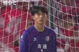南通队守门员再这样下去就要补票了！#南通 #足球 #苏超联赛