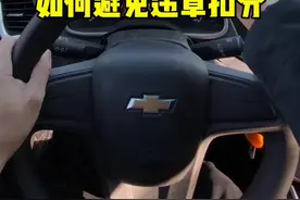 在路口掉头时，如何避免违章扣分。#每天一个用车知识 #新手上路 #驾驶技巧 #带你懂车 #路口掉头规则 @抖音汽车视频封面