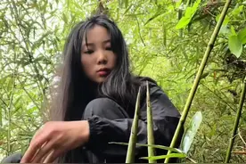 当你意识到一个家不能有两个女主人时你会发现跟婆婆之间各自都想自己说了算，就像婆婆拔回来的笋她想晒干炒菜吃，我想凉拌搞手剥笋吃，婆婆弄的我不能想咋弄就怎么弄，家里有我也要去山上拔，自己弄的想做凉拌就做凉拌，想吃手剥笋就弄手剥笋，我觉得好吃婆婆觉得没营养，好像谁都没有错，只是各自都不想对方参与自己的事#记录真实生活 #拔笋的快乐 #婆媳生活 #两个女主人