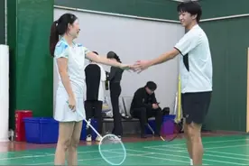 击掌是双打中最高礼仪！不管得分或者失误，都是给予搭档最好的认可和鼓励！#羽毛球  #混双  #打羽毛球女生  #志同道合的朋友视频封面