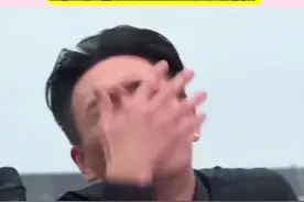 黄宗泽再次复刻当年爆火巴士舞蹈#黄宗泽 #黄宗泽巴士跳舞名场面 #艺员新训 #娱乐视频封面