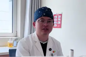 521也是一个值得纪念的日子 #小荷健康问专家 #医学科普仅供参考如有不适请线下就医 #521我爱你 #男科医生 #男科 相比传统包皮环切手术或者吻合器的包皮环切手术，袖套式确实是疼痛感更低，术后水肿更轻，术后恢复更快。