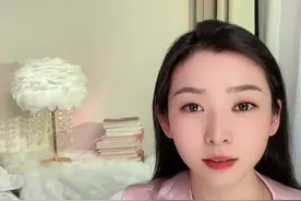 动了情的男人，脑子都是一根筋，但动了情的男人，也最专一！脑子里不停的想知道你的情况，想知道你在干嘛，甚至想知道关于你的一切。如果你不回他的消息，他就会特别的不安。这样的男人他是真的真的很爱你！但这样的男人往往不会被善待，会输的很惨，无一例外！视频封面
