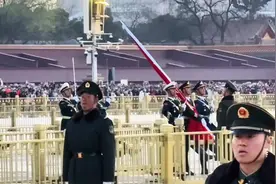 4点40分起床到天安门抢最佳拍摄位置只是为了紧紧的7分钟升国旗