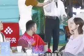 周深李健即兴神仙合唱贝加尔湖畔，live现场直拍#周深#李健#贝加尔湖畔#上热门 #音乐现场 #户外唱歌 @卡布叻_周深 @我要上热门 @抖音短视频视频封面
