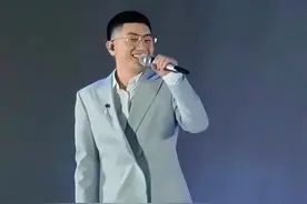 “关掉手机 管他谁是谁 " #远走高飞#金志文#中国好声音#前奏响抬起多少人的回忆视频封面