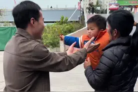 离婚后的第二年，跨千里来看孩子，真想这样一直陪着他 #记录真实生活 #离婚#亲子 #亲子互动 #人类幼崽视频封面