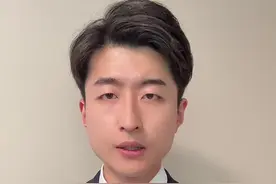 新生儿坐高铁就医，乘客捐款！ #父亲抱新生儿就医乘客解囊相助 #热点新闻 #新生儿视频封面