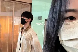 遇到喜欢的人就这么拍吧！我知道再也回不到遇见你的那天了。凑巧的出差，凑巧的找厕所，凑巧的看到人群去凑热闹，凑巧的听到是你。而正好的是，我出差带的衣服都是你的同款。是那段暗色生活中出现的阳光啊！#夏之光 #拍出电影感 #应援