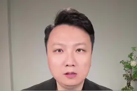 好样的！孤勇者具像化，小男孩勇“救”大叔 #小男孩用电话手表打120救人 #抖音热评