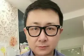 用脚步丈量的信仰！ 宁夏固原二中和弘文中学的师生们，再次在凌晨四点踏上征程，54公里的黄土路，是用青春与热血书写的生命答卷#2300名师生徒步百里祭英烈 #内容启发搜索 #头条双星激励计划 #文峰说视频封面