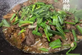 老妈竟然猜中了我想吃鸭子，你们家乡的麻鸭子也是这样做吗。 #创作灵感 #农村美食 #新农人计划2024 #焖鸭的家常做法视频封面