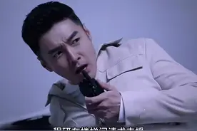 警察将对讲机装入鞋盒，淡定来找黑老大借火，结果成功将其抓获！#电视剧解说 #破案 #警察视频封面