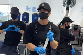 给我来一杯拼好梗！ 笑的我应在江湖囧架架哈哈哈哈哈哈哈哈哈哈#搞笑 #声优都是怪物视频封面