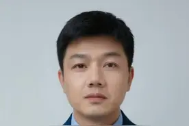 华为折叠屏电脑15小时5万预约，华为才是中美博弈的定海神针视频封面