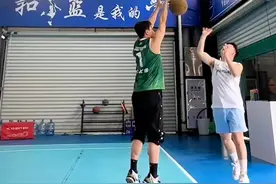 【篮球规则演示】0.1秒如何发球绝杀？ #篮球规则 #抖音篮球 #篮球 #篮球教学 #内容启发搜索视频封面