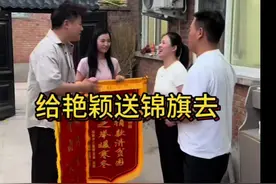 艳颖一直走在公益的路上，其实除了参与帮助了我在帮助的那些孩子以外，他们两口子私下也在帮助其他人！艳颖说的一句很实在的话：我们都过过苦日子，现在好点儿了，能帮助别人就好，咱不图他们感谢，就图心里得劲儿！但行好事，莫问前程！#公益#董艳颖#正能量