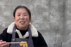 今天把过年存的肉皮都洗洗炸了吃，像这样炸的肉皮酥脆可口，随便炒炒都特别好吃#炸肉皮 #乡村守护人 #抖音创作季视频封面