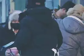 #包贝尔冰天雪地穿短袖拍戏 真的勇士敢于在零下几十度的雪天打赤膊，怜爱包贝尔了视频封面