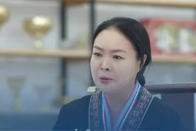 15岁瑶妹面对父亲骤然离世，压力巨大的她毅然决定外出务工：“一定要活下去”。视频封面