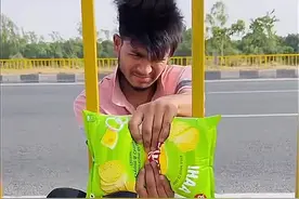 愚蠢的男人让人笑掉大牙！ #搞笑视频#搞笑配音#搞笑