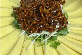 年夜饭之京酱肉丝，肉丝滑嫩酱香浓郁做法太详细了，赶紧收藏起来试一试吧，比烤鸭还好吃#美食教程 #京酱肉丝#做菜小技巧#年夜饭#抖音精选计划