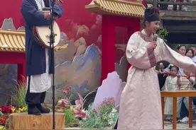 这下全网都知道美羊羊个不高了😂😂😂#万岁山武侠城#万岁山美羊羊#汴梁宝塔镇河妖 #万岁山好声音